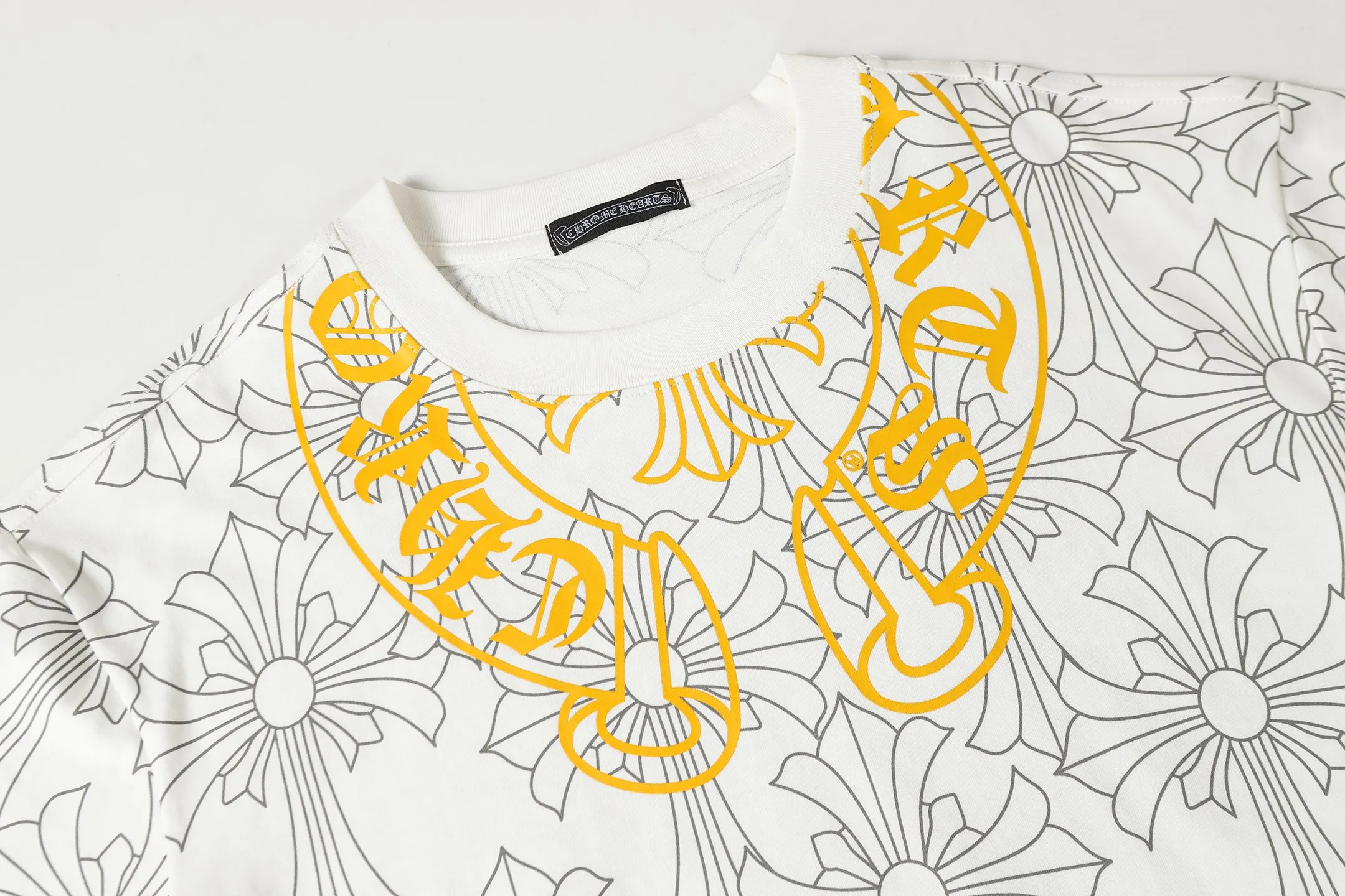 P170 Chrome Hearts CH Chrome Hearts Dark Pattern Color Horseshoe Sanskrit Short Sleeve T-shirt Uses direct injection imported machine printing Hardware and accessories are all milled and customized Correctly configured Black 2025 Chrome Hearts genuine packaging 260 grams of custom-dyed double yarn cotton Large version Loose and stylish Differentiated from low version slim and long version The upper body stretches the hips 100% commitment: top quality Do not make fast food The highest version on the market Top quality - different from the ordinary versions on the market If you care about quality, you should also respect the price. Absolutely 0 after-sales service and 0 return rate so far. It’s hard not to love the style - 260g double yarn cotton custom dyed fabric - Correct high-density main mark, washed tag, hand-sewn